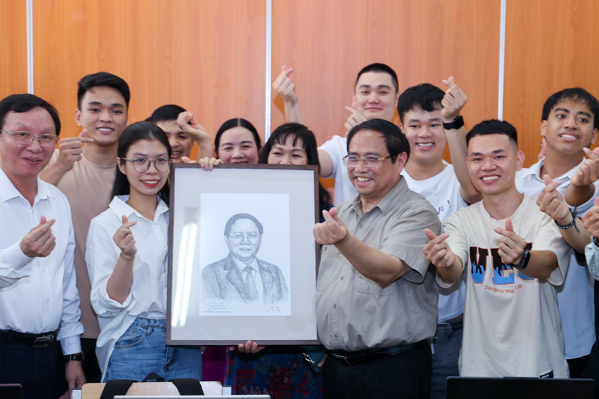 Thủ tướng: Truyền cảm hứng, tạo động lực để trẻ em có hoàn cảnh đặc biệt tự tin, bản lĩnh vươn lên - Ảnh 6.