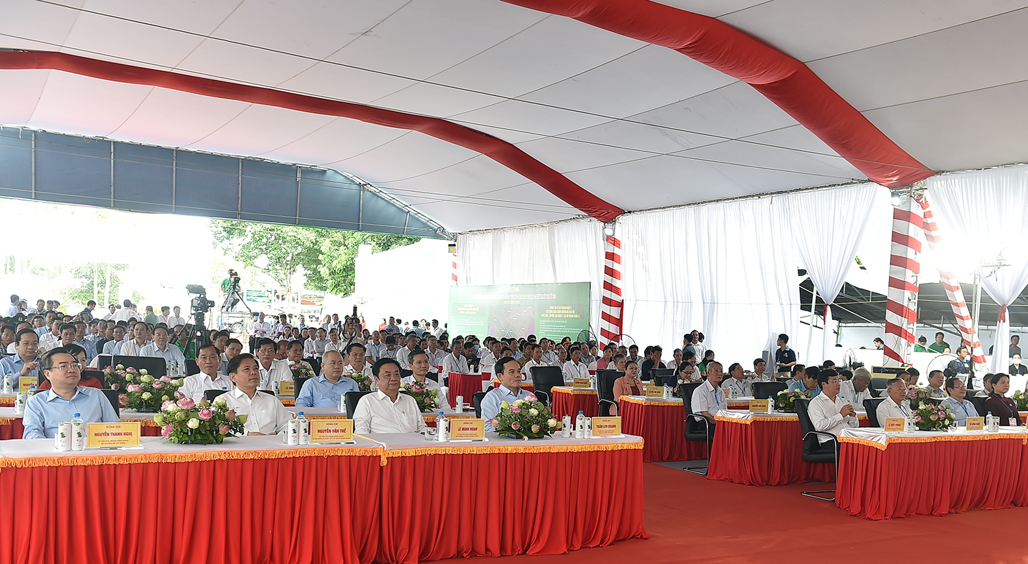 Thủ tướng: Phải 'vượt nắng thắng mưa, thực hiện 3 ca 4 kíp' triển khai đường Vành đai 4 - Vùng Thủ đô Hà Nội - Ảnh 3.