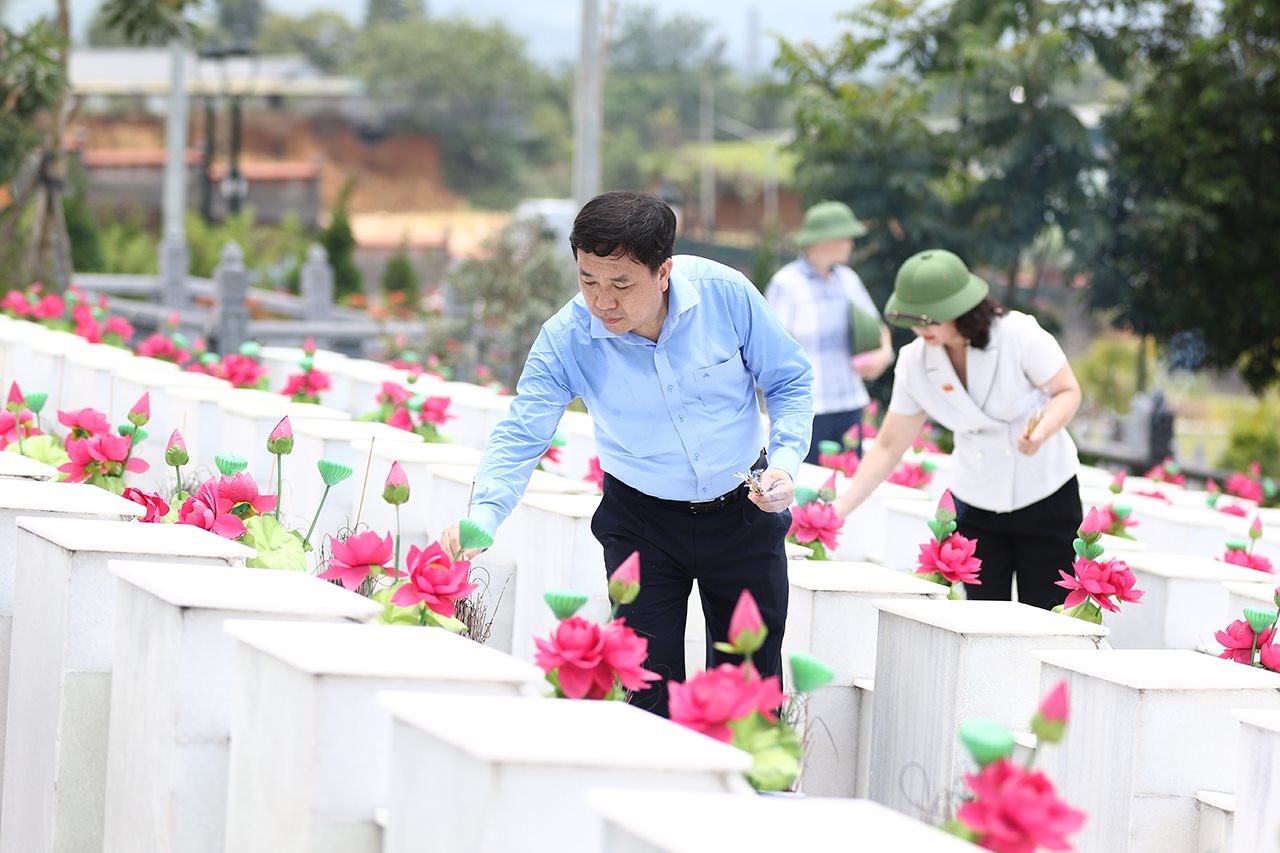small_bi-thu-dung.jpg