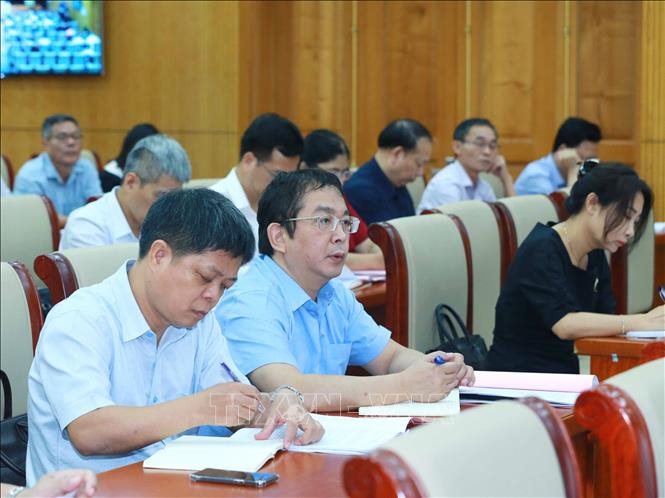 cac-dai-bieu-tham-du-hoi-nghi.jpg