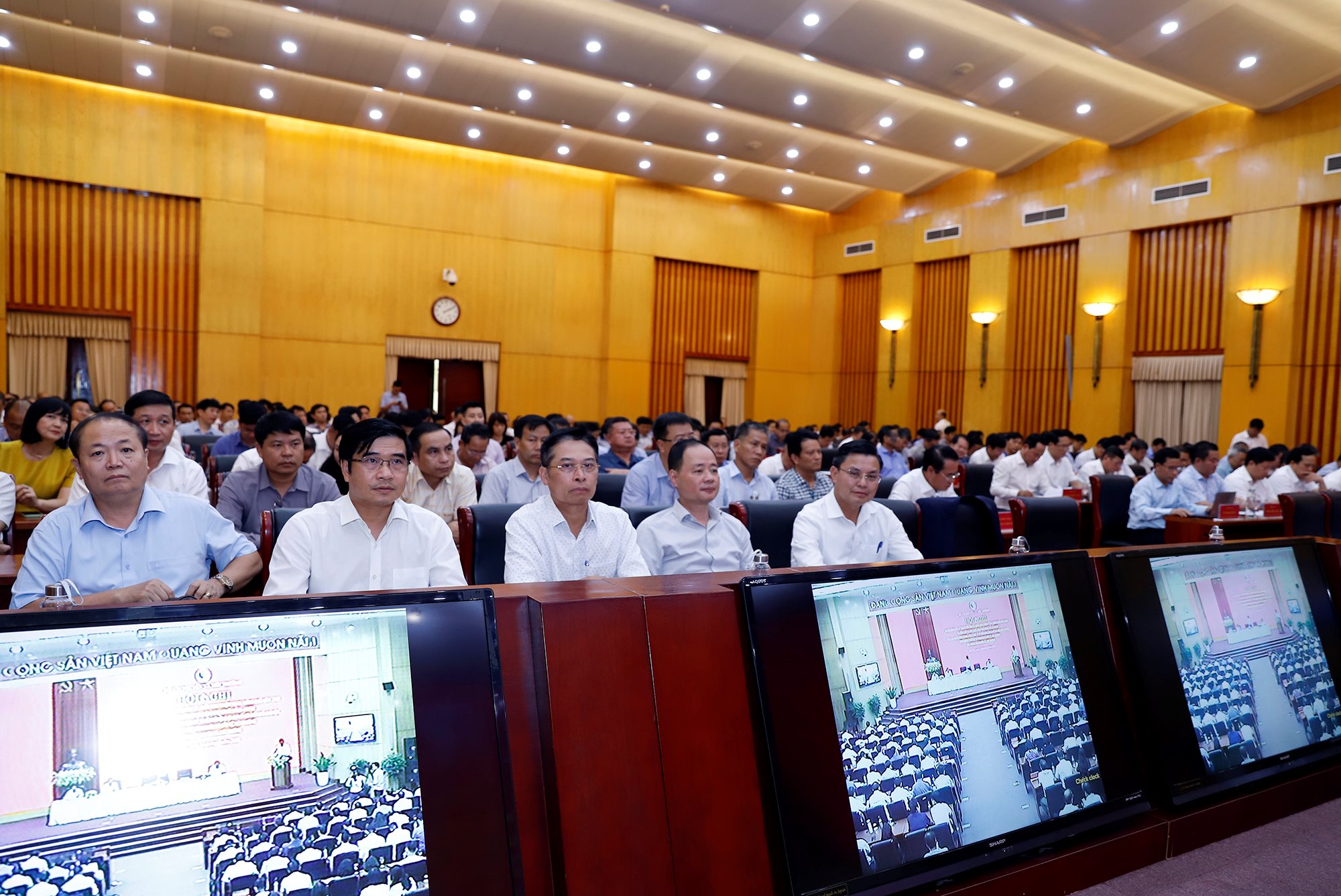 small_lanh-dao-bo.jpg