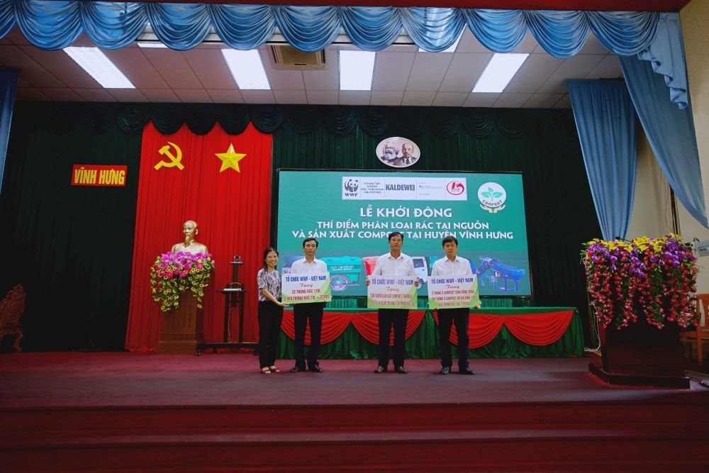 ba-dieu-thuy-giam-doc-truyen-thong-wwf-.jpg