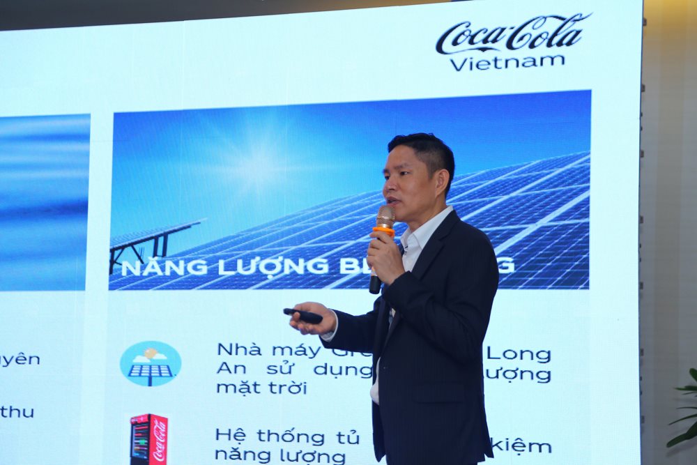 1.-ong-bui-khanh-nguyen-pho-tong-giam-doc-doi-ngoai-truyen-thong-va-phat-trien-ben-vung-cong-ty-coca-cola-viet-nam-chia-se-ve-bien-doi-khi-hau-toan-cau-va-muc-tieu-phat-thai-rong-bang-0-.jpg