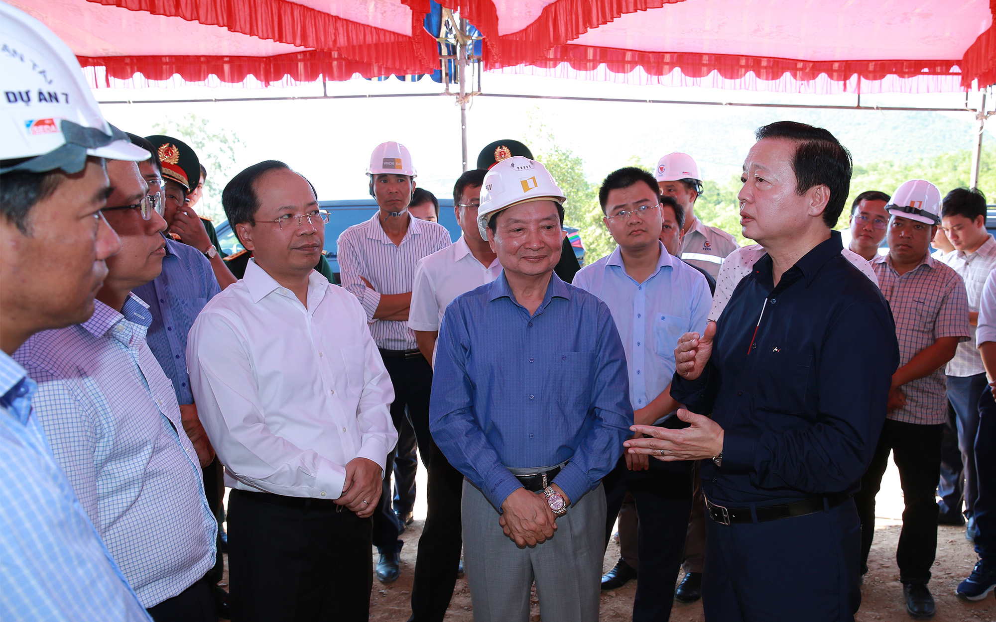 Phó Thủ tướng Trần Hồng Hà nêu 3 yêu cầu khi kiểm tra dự án cao tốc Bắc-Nam phía đông - Ảnh 2.
