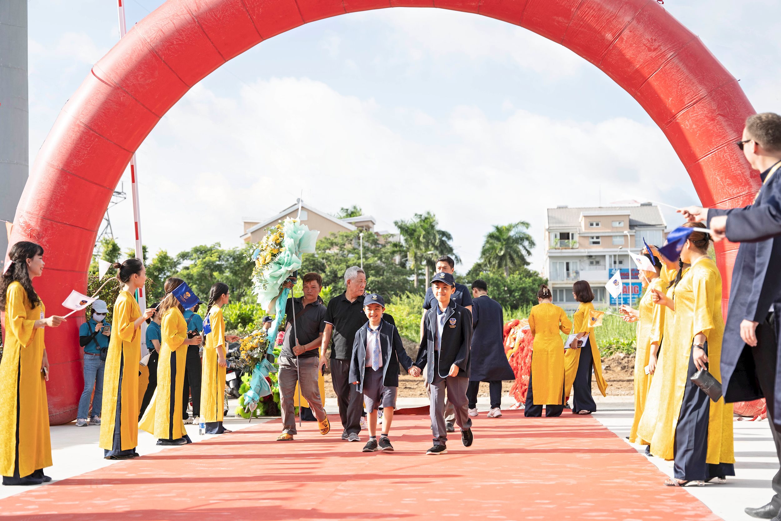 hoc-sinh-toi-truong.jpg