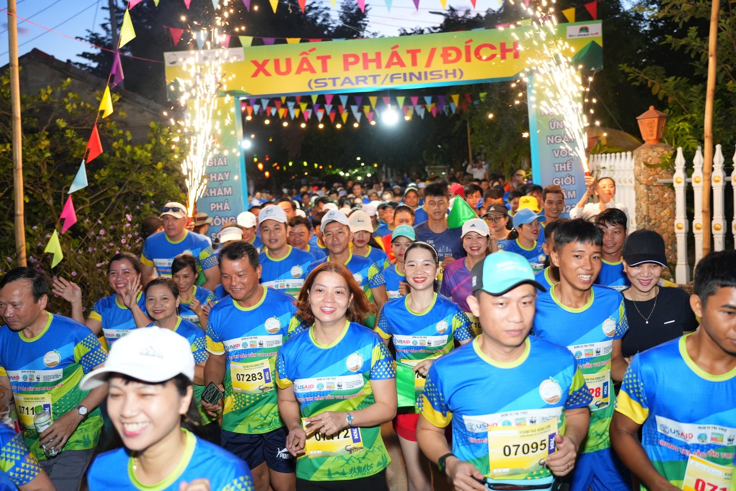 anh-1-hon-700-van-dong-vien-hao-hung-tham-gia-giai-chay-kham-pha-nong-son-2023.jpg