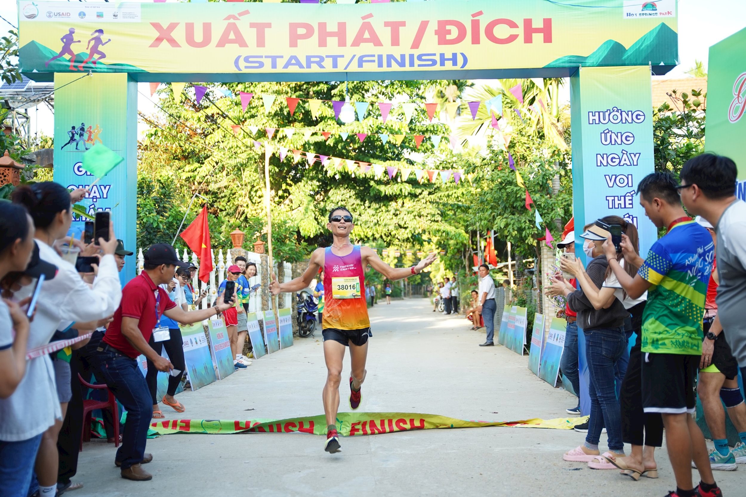anh-4-anh-vo-xuan-vinh-nguoi-ve-dich-o-vi-tri-so-1-cu-ly-38km.jpg