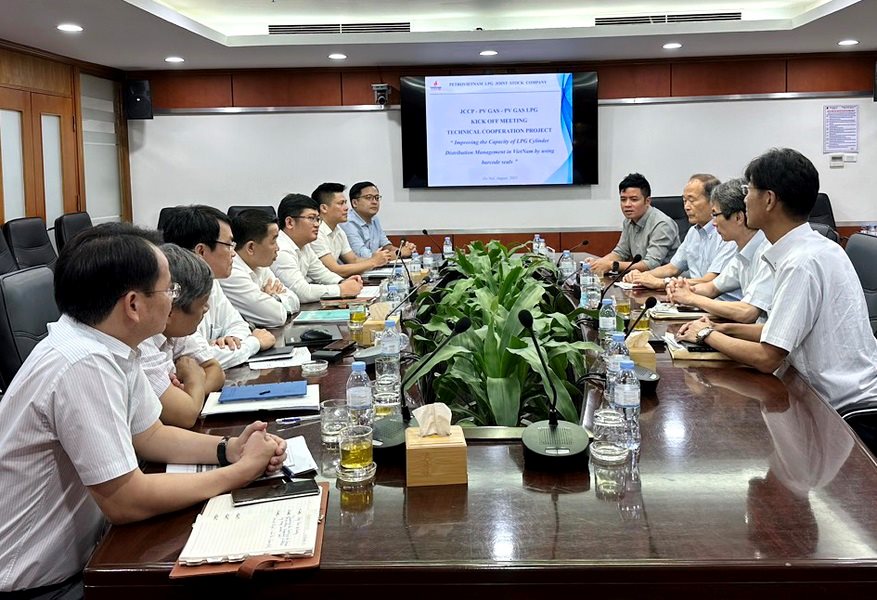 b1.-hop-khoi-dong-du-an.jpg