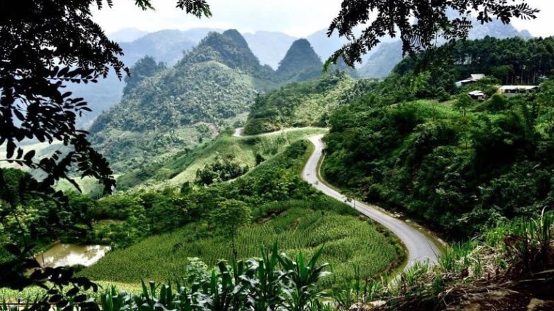 du-lich-van-yen-yen-bai-5-dia-diem-du-lich-hap-dan-nhat-202303300955129242(1).jpg