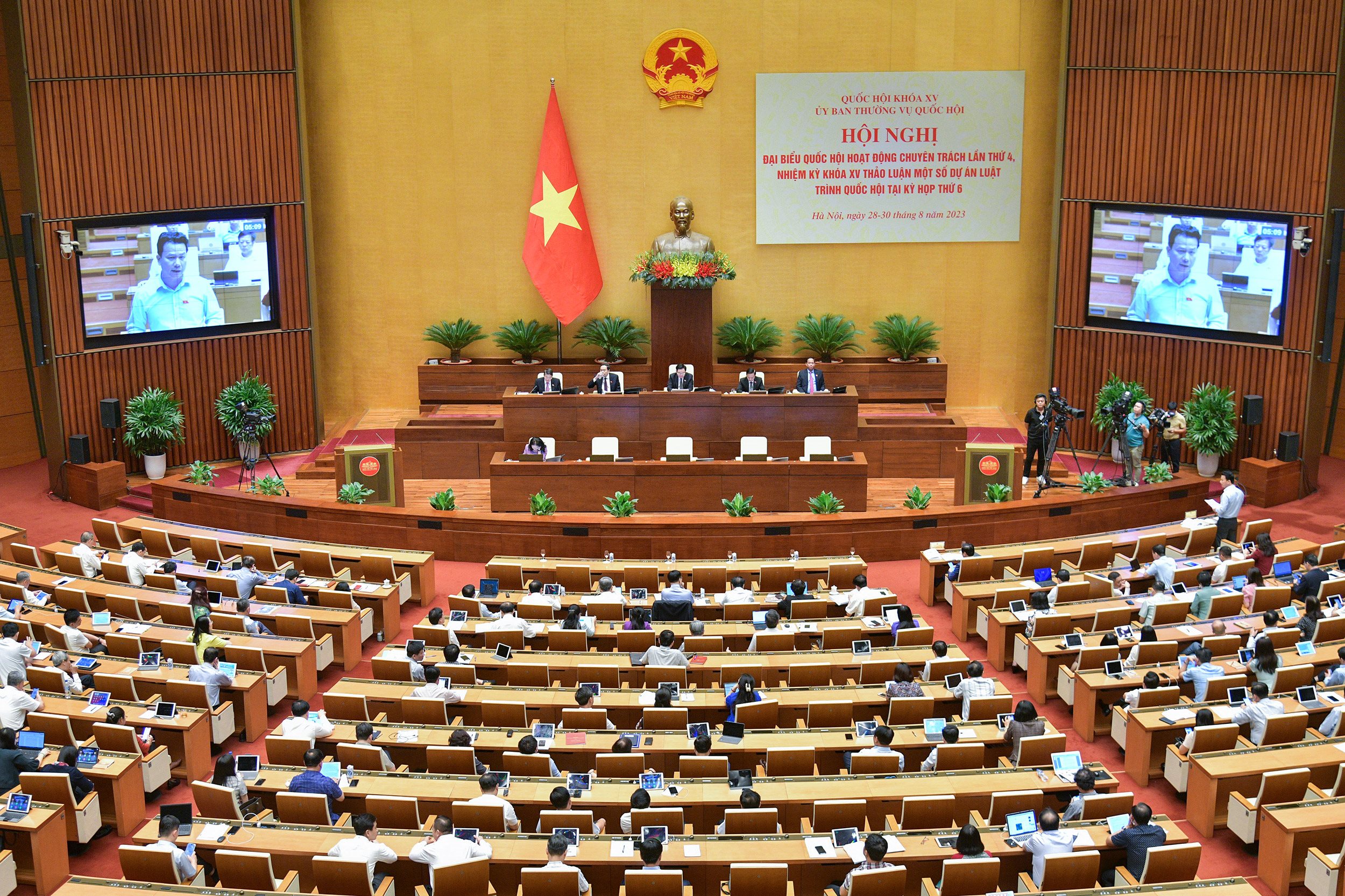 toan-canh-bt-khanh.jpg