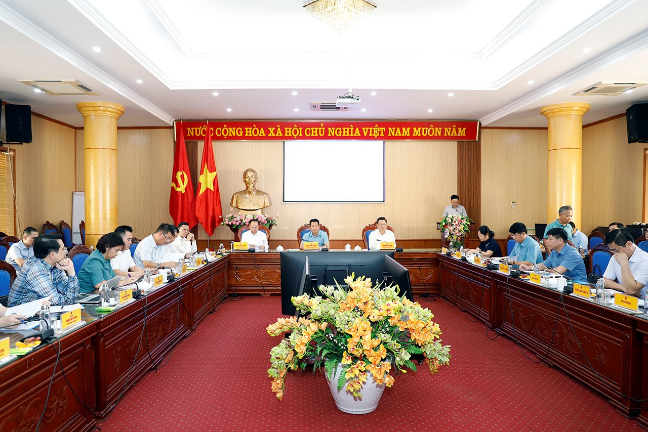 small_toan-canh-doc-bao-cao.jpg