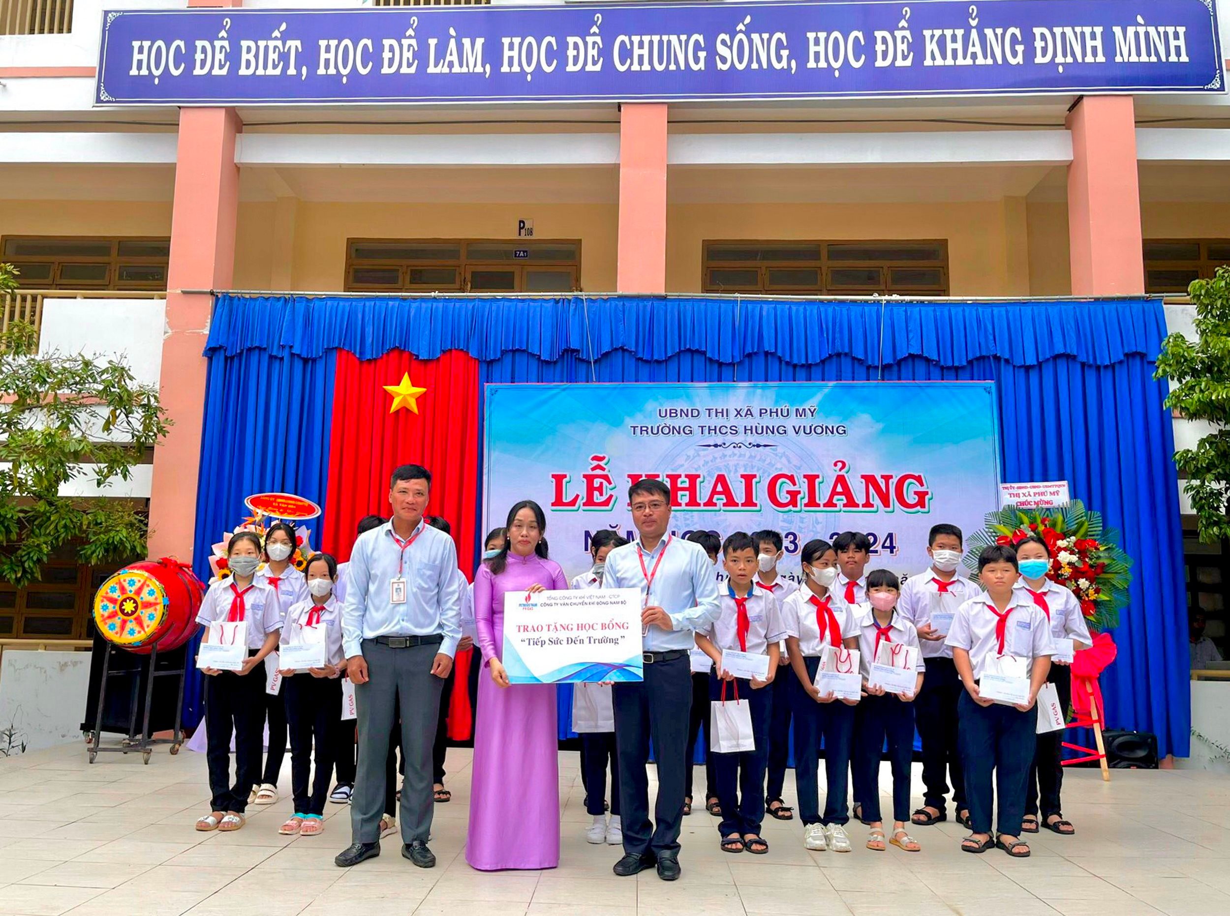 1.-chuc-mung-nam-hoc-moi.jpg
