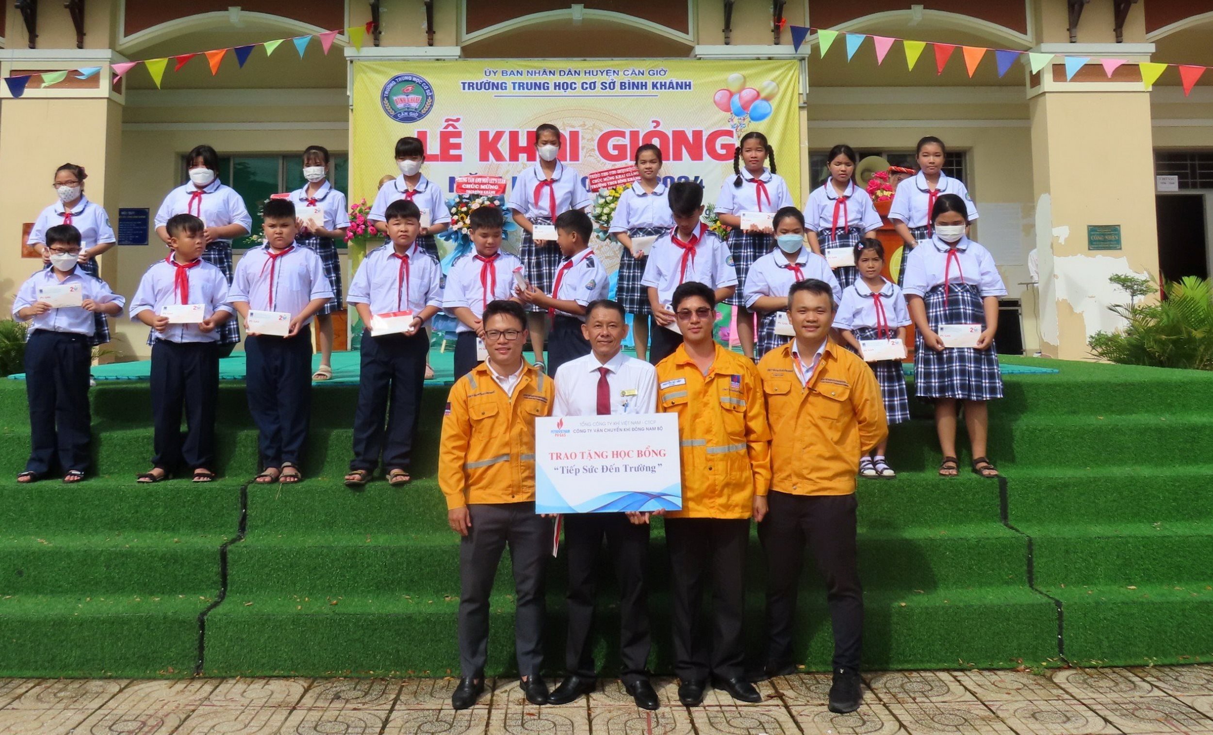 3.-trao-hoc-bong-can-gio.jpg