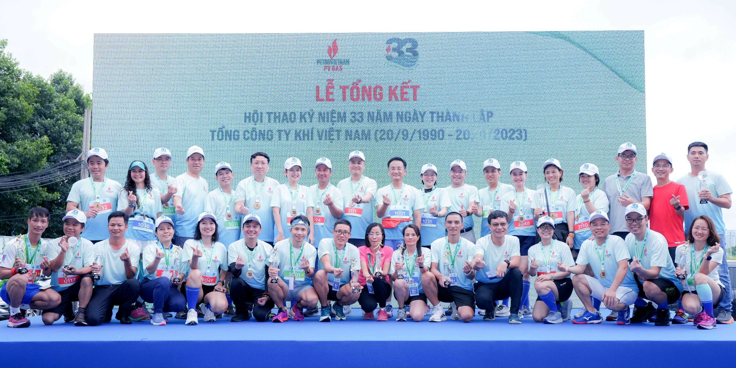 5.-chuc-mung-giai-thuong(1).jpg
