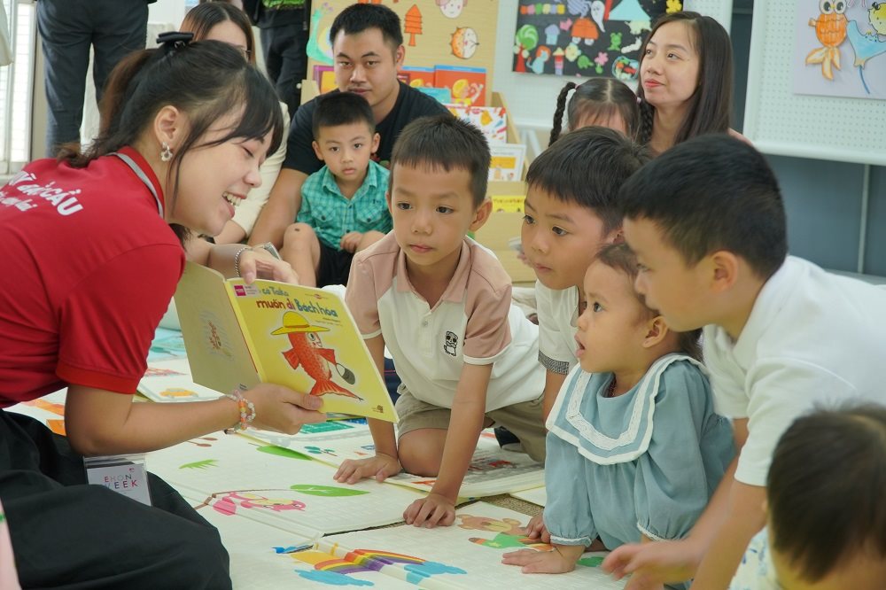 cac-em-nho-thich-thu-khi-tham-gia-su-kien-tuan-sach-ket-noi-ehon-week-1-.jpg