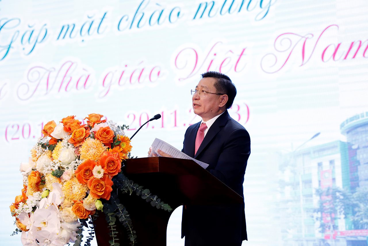 small_thay-huy-hieu-truong.jpg
