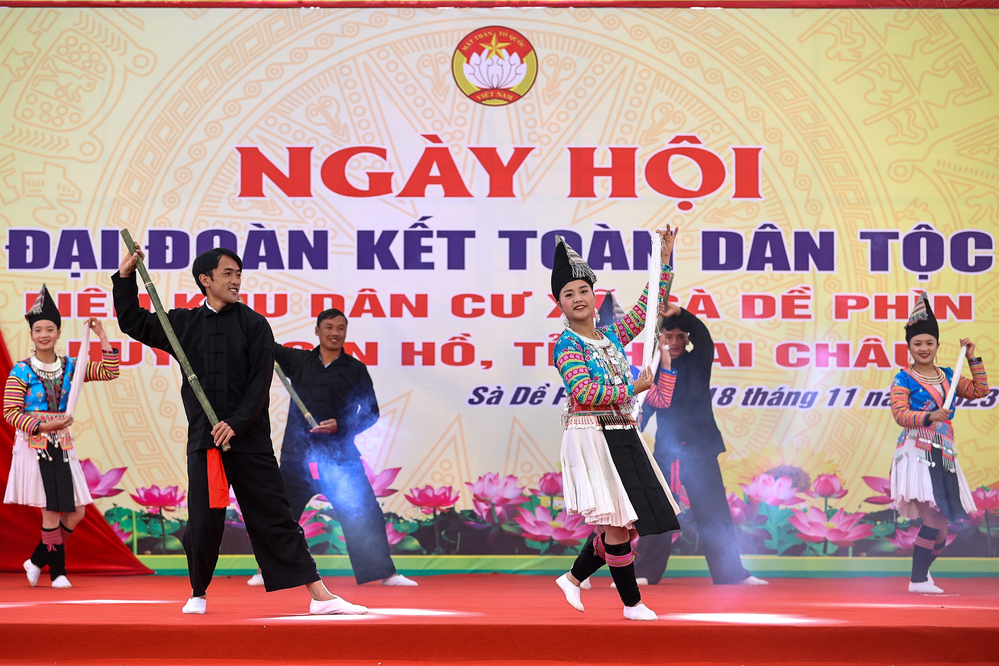 Thủ tướng chung vui Ngày hội đại đoàn kết cùng đồng bào các dân tộc tỉnh Lai Châu- Ảnh 11. Thủ tướng chung vui Ngày hội đại đoàn kết cùng đồng bào các dân tộc tỉnh Lai Châu- Ảnh 11.