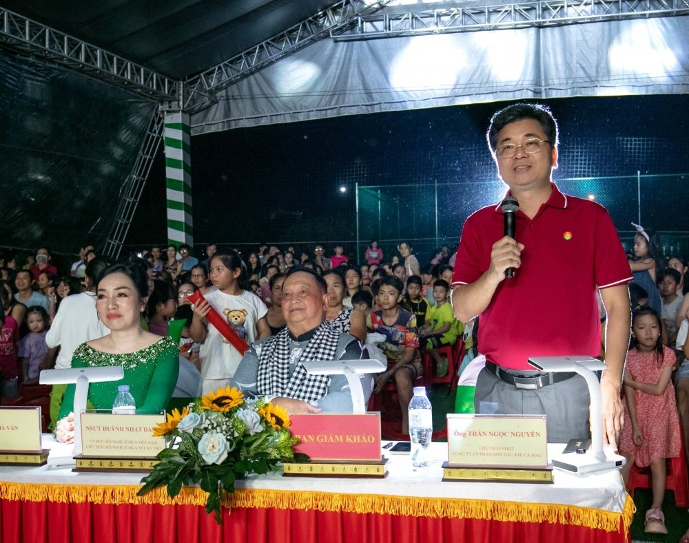 ban-giam-khao-hoi-dien-gom-chu-tich-hdqt-pvcfc-ong-tran-ngoc-nguyen-nsut-huynh-nhat-danh-va-ca-si-ha-van20231121150818.jpeg