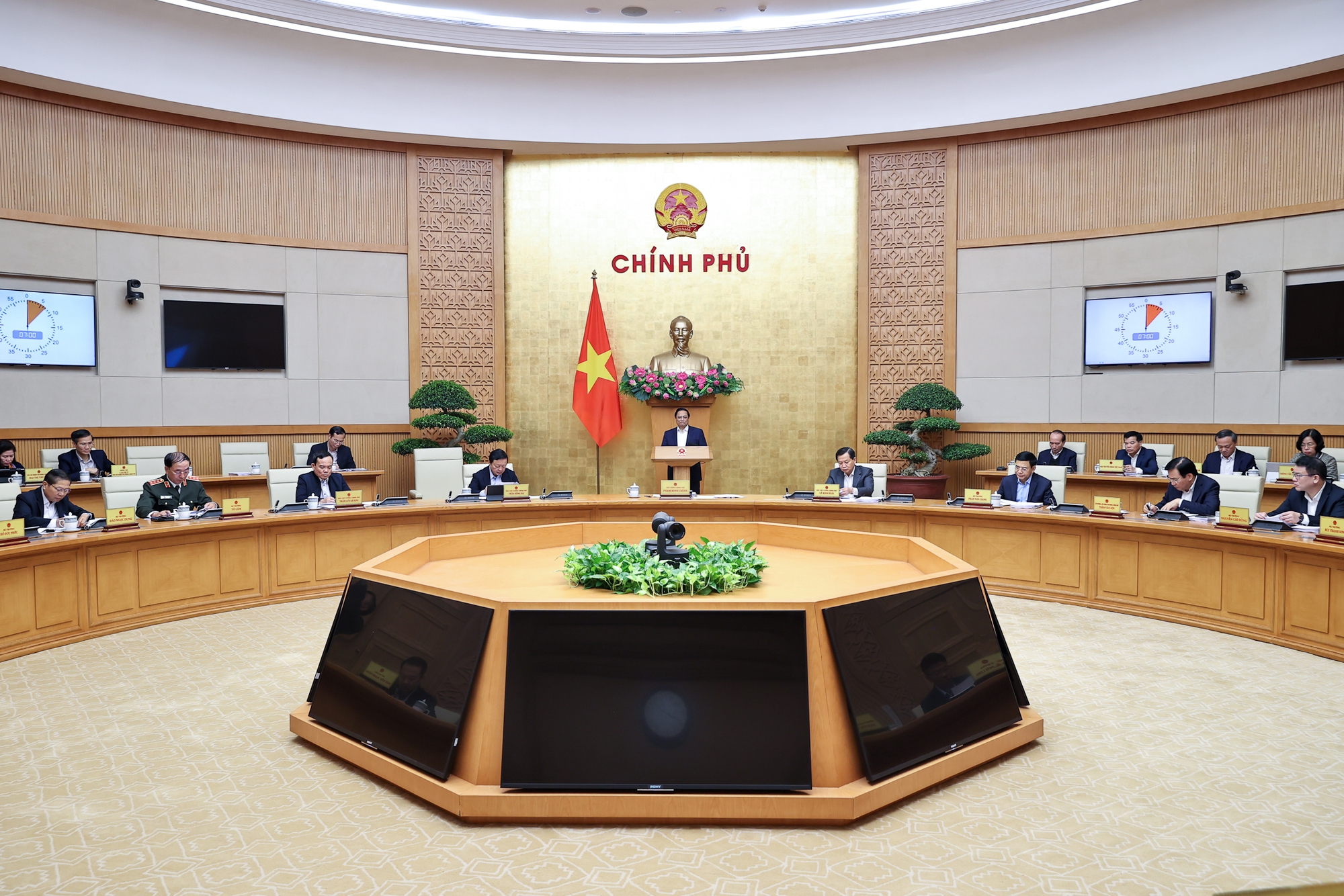 Thủ tướng: Đặc biệt lưu ý thúc đẩy các động lực tăng trưởng mới, phấn đấu đạt cao nhất các chỉ tiêu, mục tiêu năm 2023- Ảnh 4.