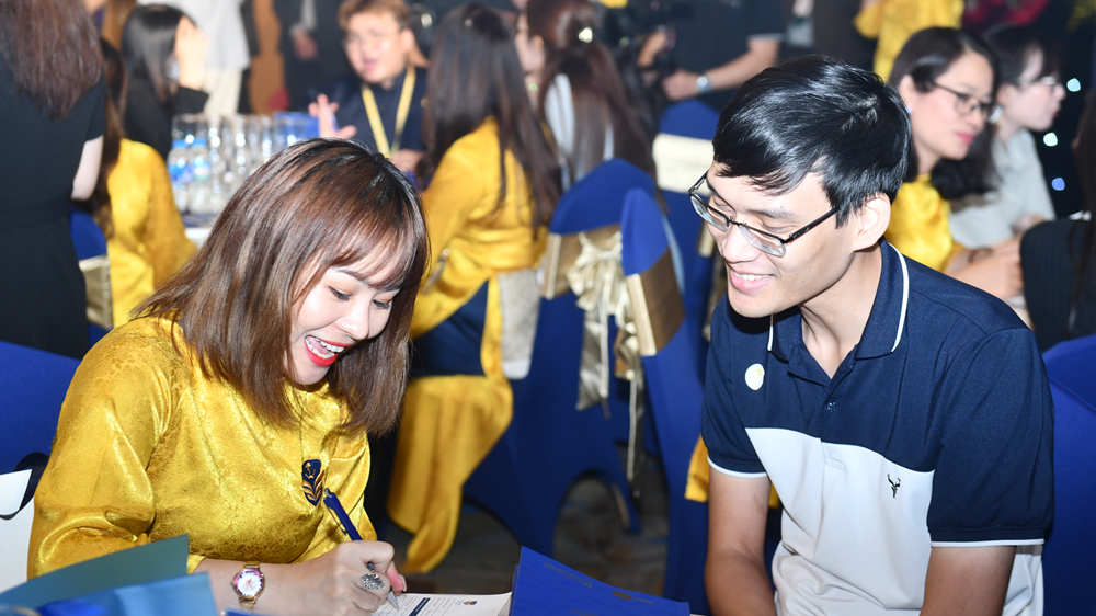 03-phu-huynh-tim-hieu-thong-tin-ve-truong-victoria-riverside.png