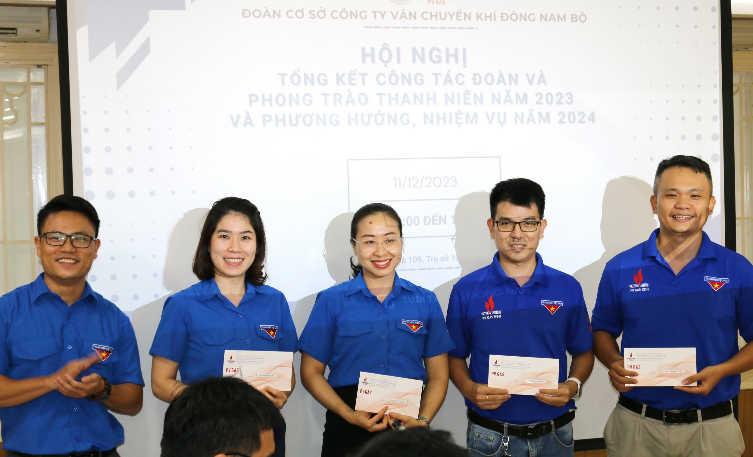 2.-khen-thuong-cac-dv-tieu-bieu.jpg