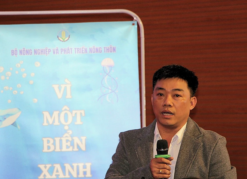 Ông Lê Vĩnh Thuận, Phó Giám đốc BQL Khu Bảo tồn biển Cù Lao Chàm (Quảng Nam) chia sẻ ý kiến. Ảnh: MINH TRƯỜNG. khu-bao-ton-bien-cu-lao-cham-5505.jpg