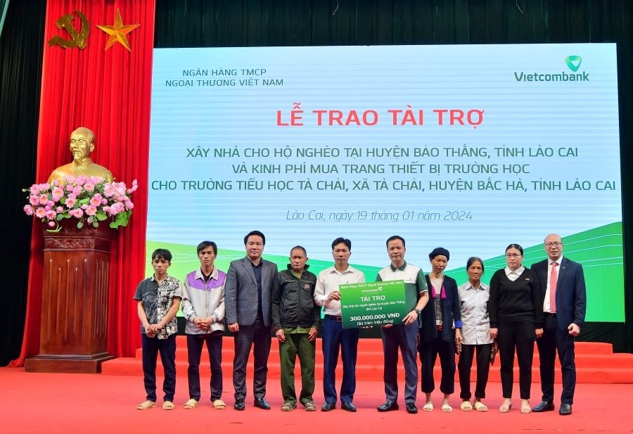 2.-vcb_tang-nha-nguoi-ngheo_lao-cai.jpg