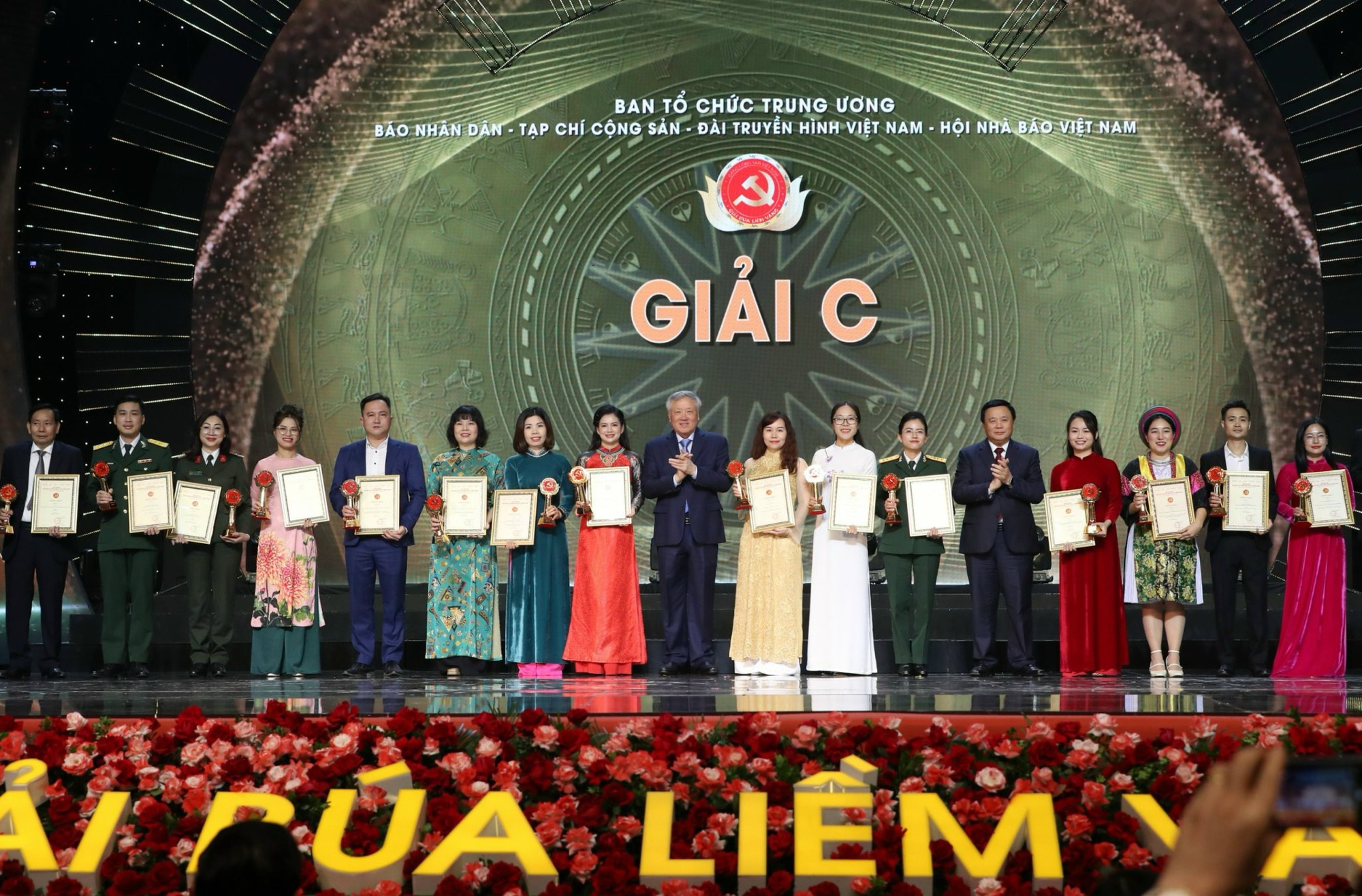 Thủ tướng Phạm Minh Chính: Phải đặc biệt coi trọng và đẩy mạnh hơn nữa công tác xây dựng Đảng- Ảnh 6.