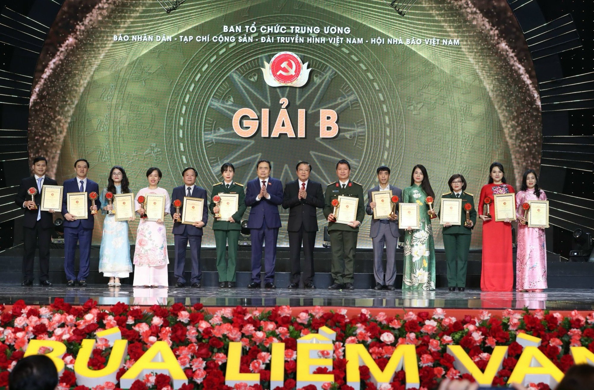 Thủ tướng Phạm Minh Chính: Phải đặc biệt coi trọng và đẩy mạnh hơn nữa công tác xây dựng Đảng- Ảnh 5.