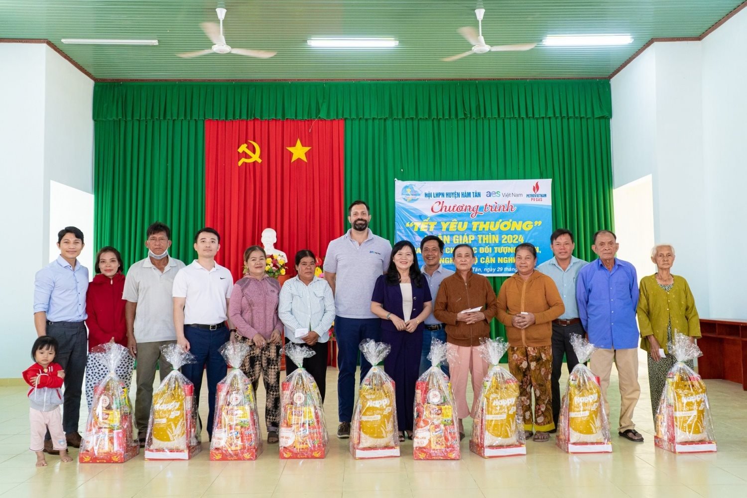 di-din-pv-gas-aes-vit-nam-cong-ty-tnhh-kho-cng-lng-son-m-va-hi-lhpn-huyn-ham-tan-trao-qua-tt-ti-xa-tan-thng20240202101501.jpg
