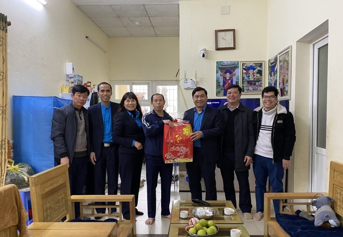 tham-tang-qua-gia-dinh-cnld-na-duong-2-1100x760.jpg