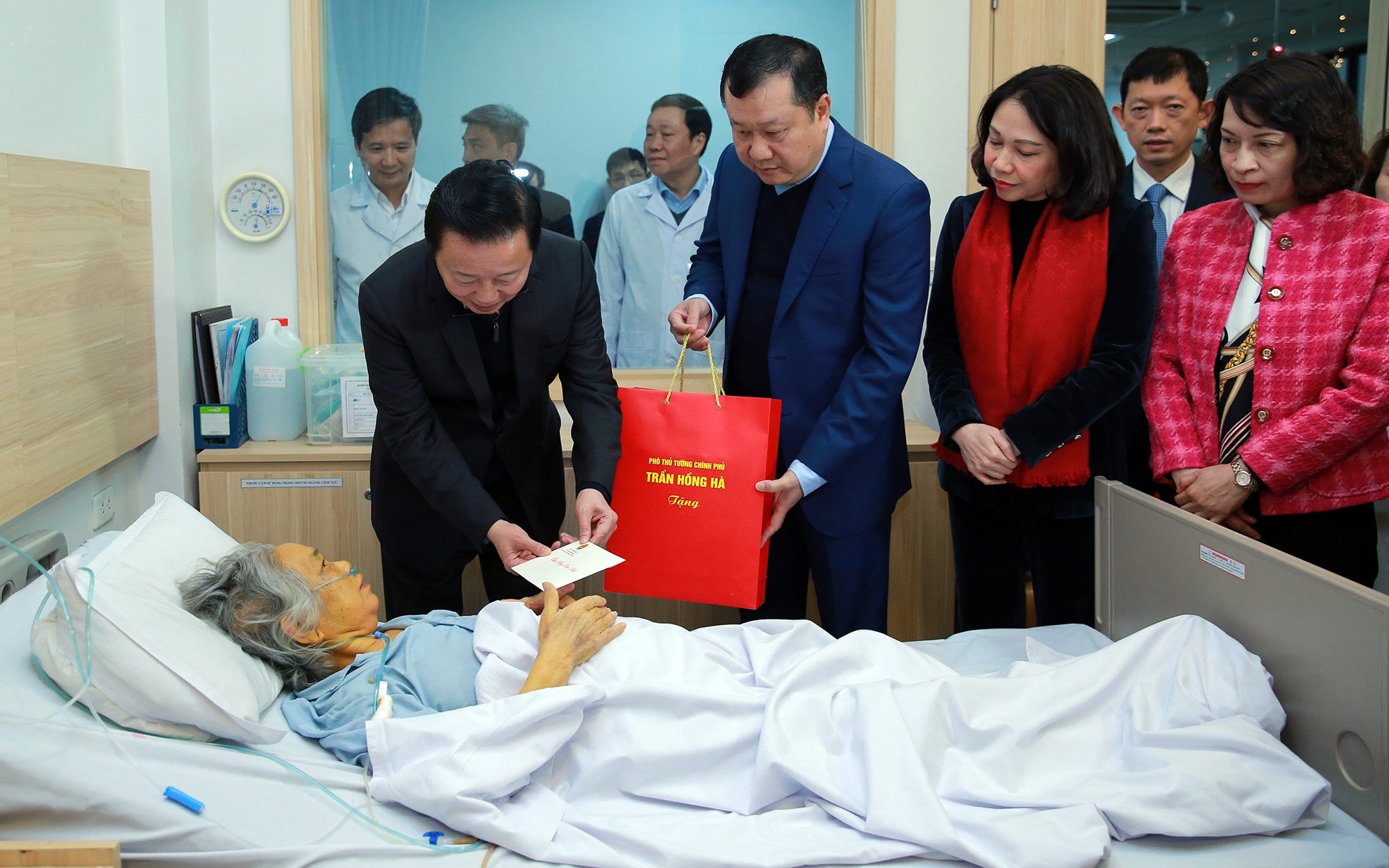 Phó Thủ tướng Trần Hồng Hà thăm, chúc Tết một số đơn vị ở Hà Nội- Ảnh 9.