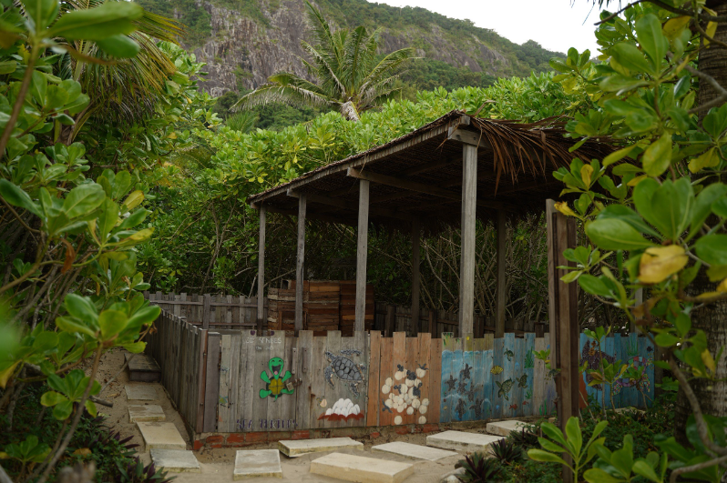 3.1.-ho-ap-trung-rua-dep-nhu-cong-vien-o-six-senses.png