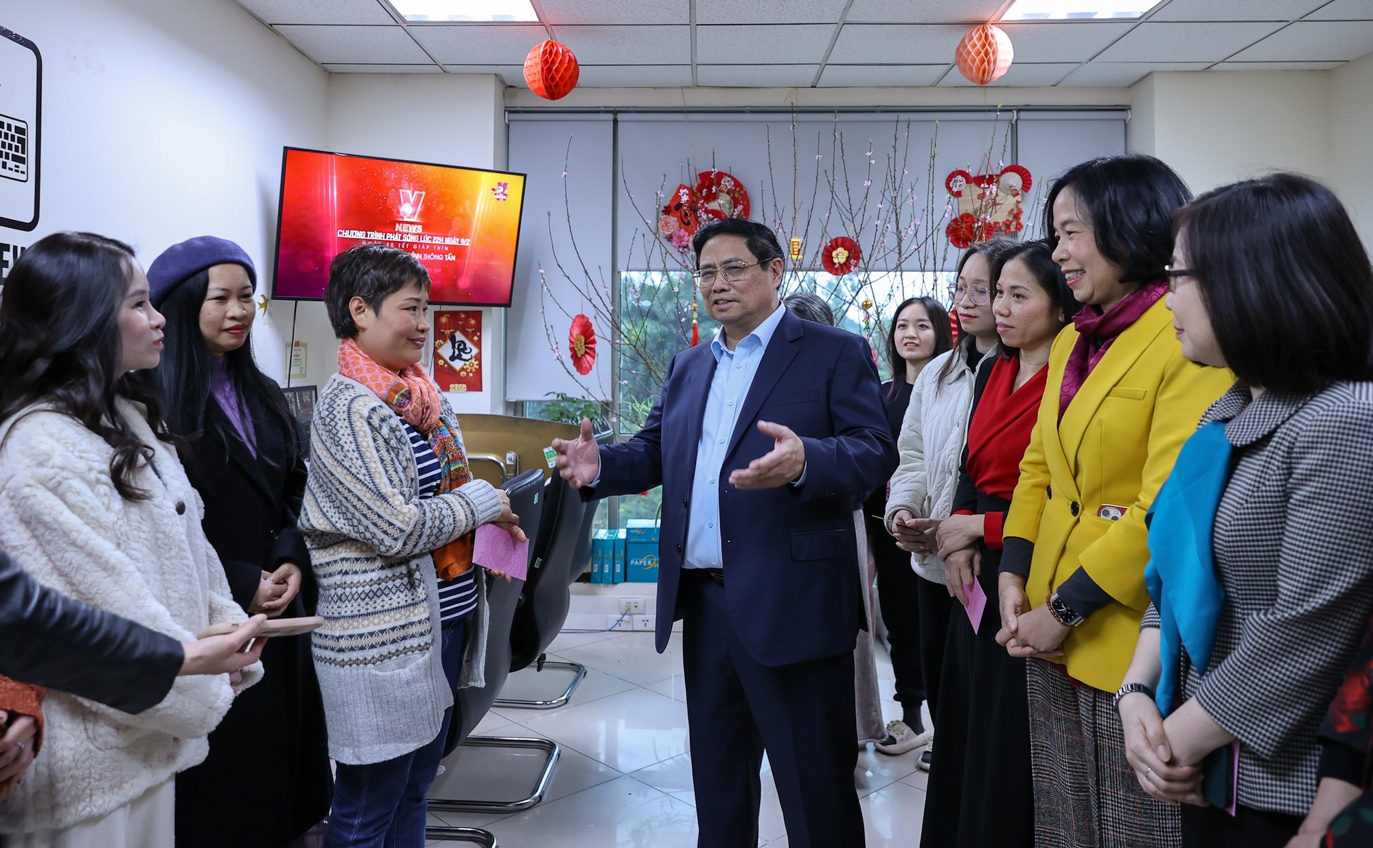 Thủ tướng kiểm tra công tác ứng trực, bảo đảm thông tin tại 3 cơ quan thông tấn, báo chí chủ lực- Ảnh 5.