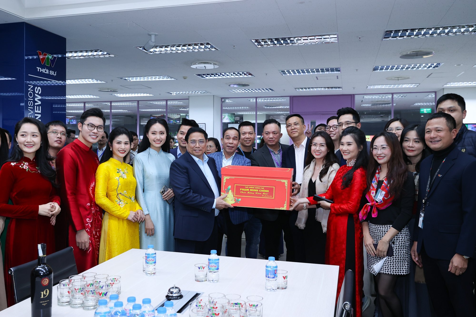 Thủ tướng kiểm tra công tác ứng trực, bảo đảm thông tin tại 3 cơ quan thông tấn, báo chí chủ lực- Ảnh 9.