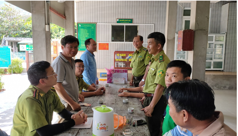 tet.-doan-tham-chuc-tet-tai-tram-kiem-lam-hon-bay-canh.png
