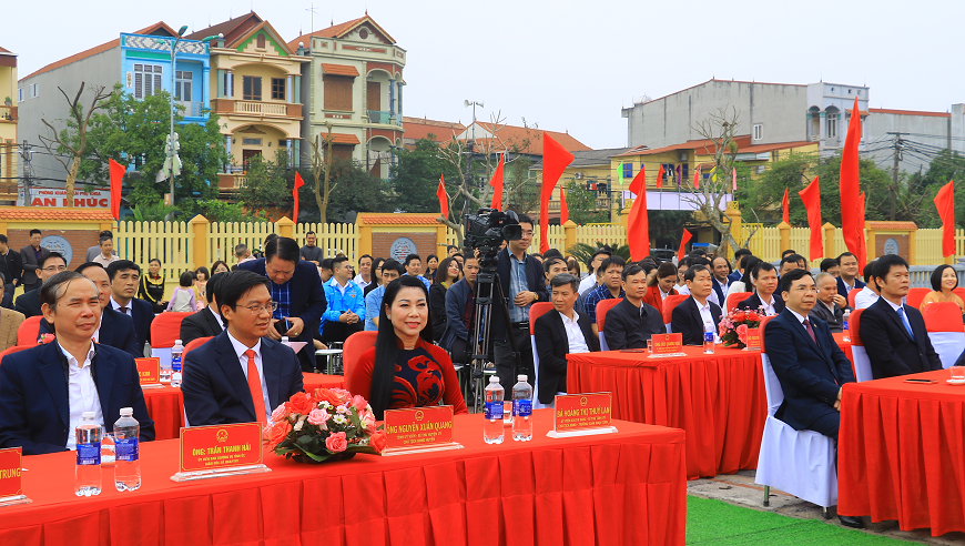 truoc-do-cung-trong-buoi-sang-cung-ngay-nhan-dip-dau-nam-moi-bi-thu-tinh-uy-hoang-thi-thuy-lan-da-den-tham-chuc-mung-xuan-moi-va-giao-nhiem-vu-tai-huyen-uy-vinh-tuong..png