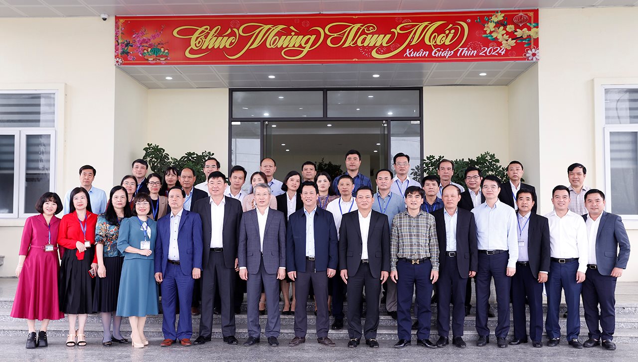 small_20240219_bo-truong-lam-viec-voi-so-tnmt_1.jpg