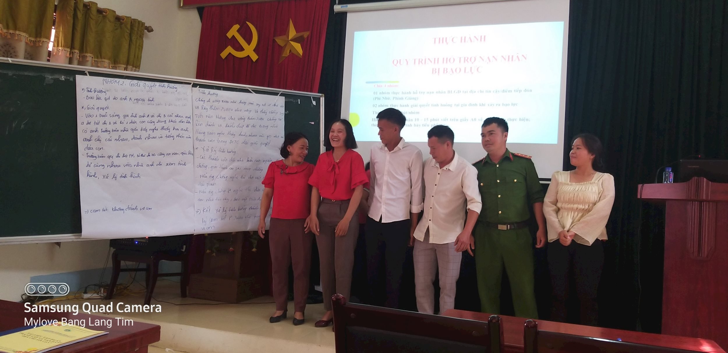 can-bo-ho-tro-nan-nhan-bi-bao-luc-gia-dinh.jpg