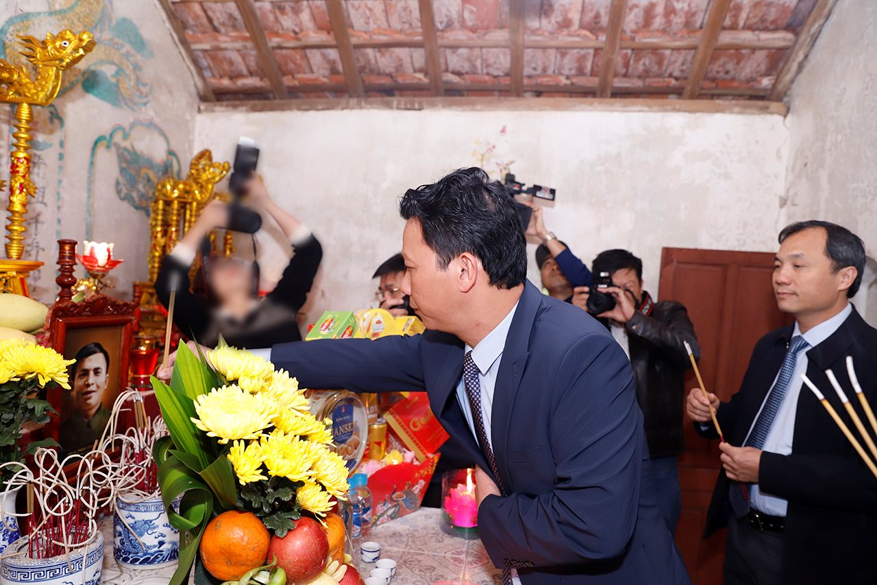small_20240225-bo-truong-khoi-cong-nha-tuong-niem-ahls-5.jpg
