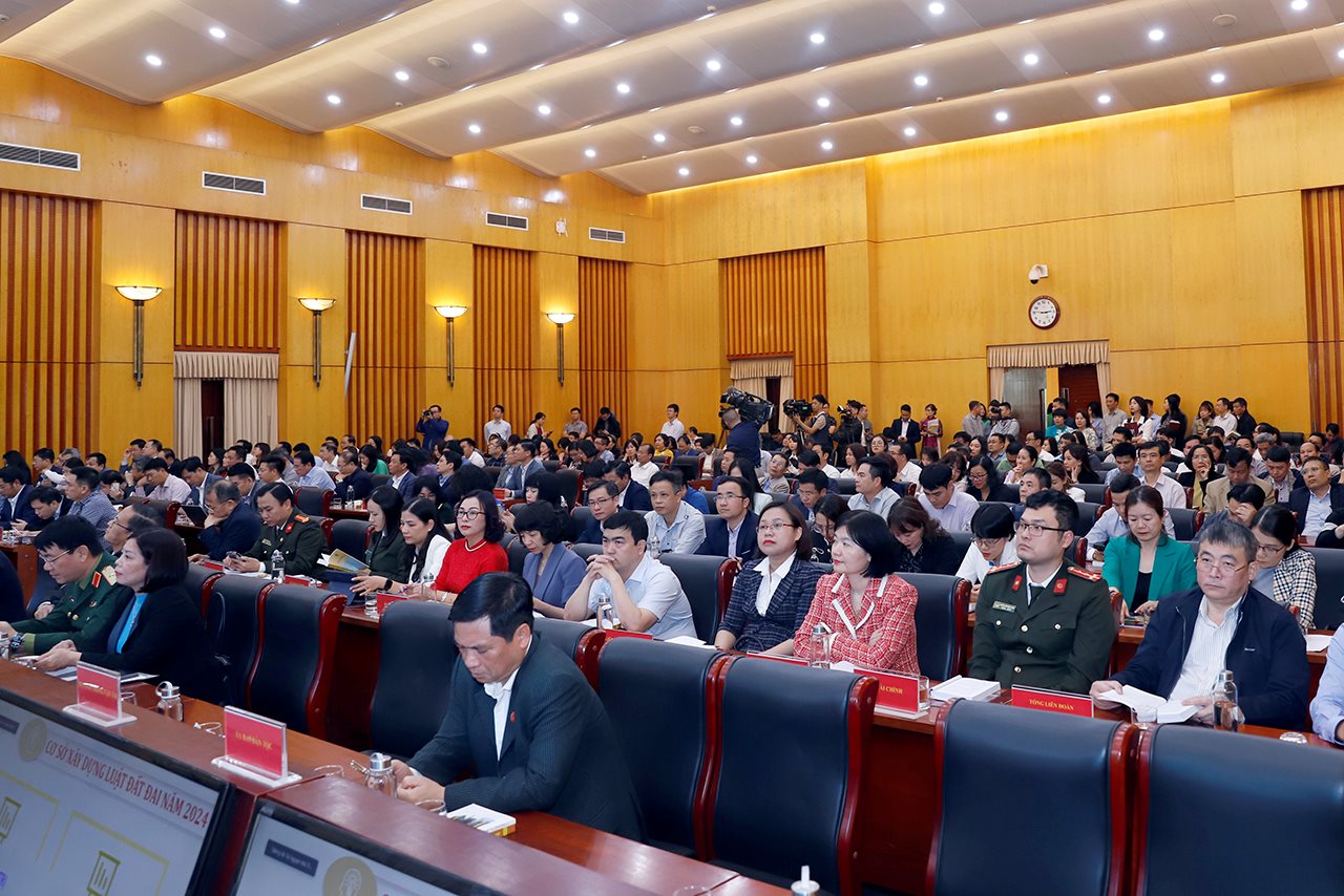 small_20240306-bo-truong-chu-tri-trien-khai-luat-dat-dai-4.jpg