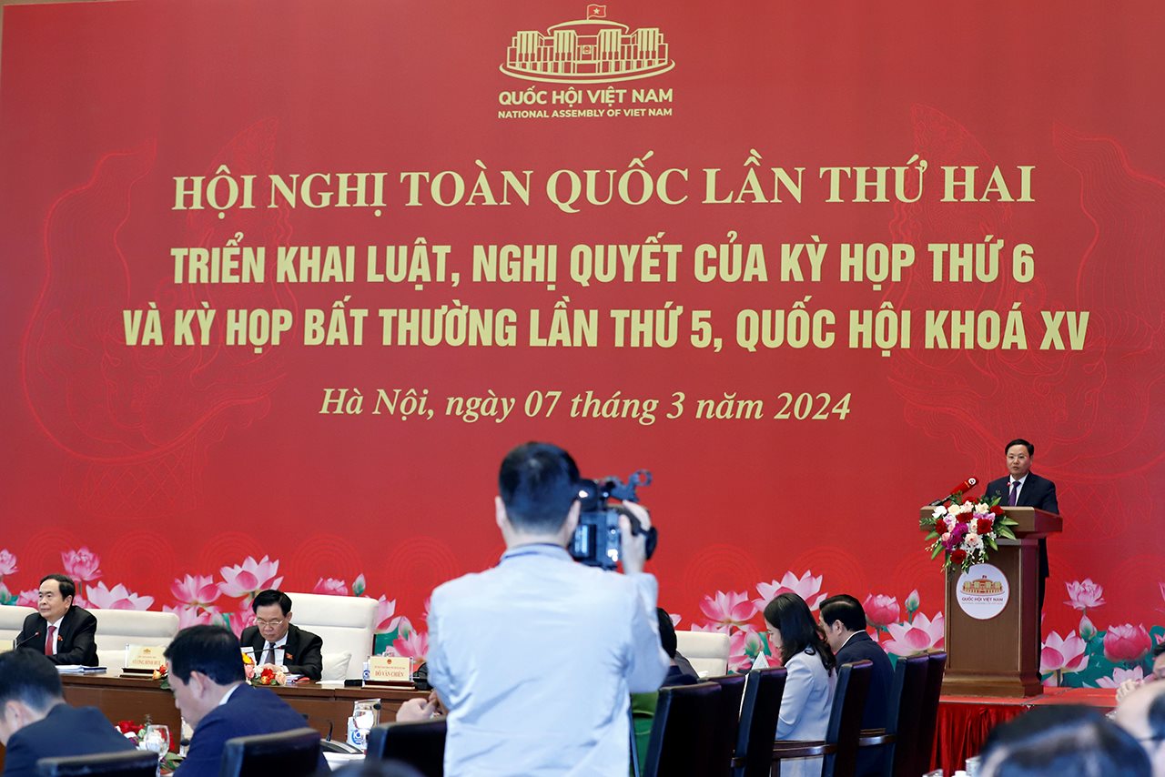 small_ttr-le-minh-ngan-2.jpg
