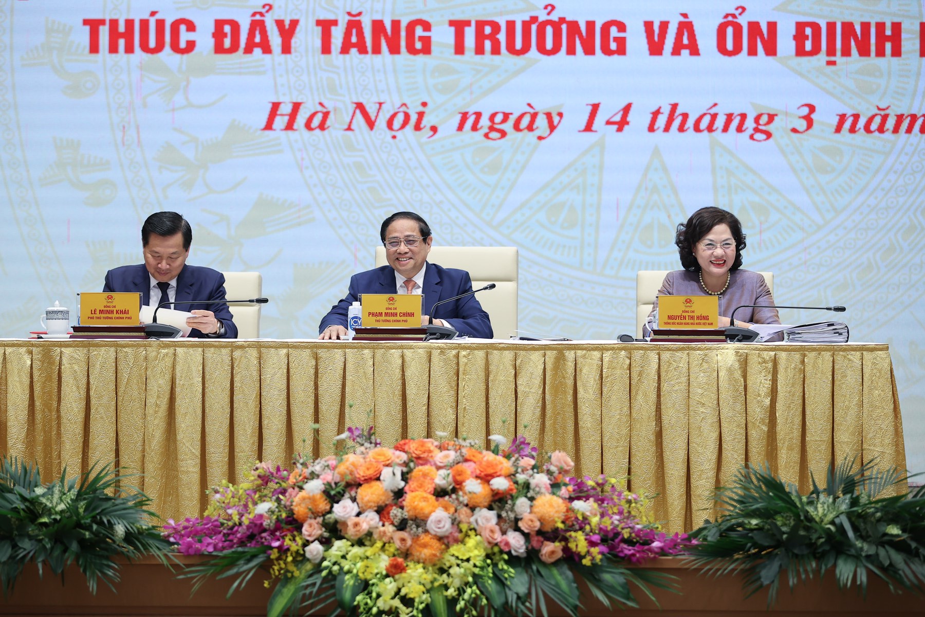 TỔNG THUẬT: Thủ tướng chủ trì hội nghị về chính sách tiền tệ, tháo gỡ khó khăn cho sản xuất, kinh doanh thúc đẩy tăng trưởng- Ảnh 2. TỔNG THUẬT: Thủ tướng chủ trì hội nghị về chính sách tiền tệ, tháo gỡ khó khăn cho sản xuất, kinh doanh thúc đẩy tăng trưởng- Ảnh 2.