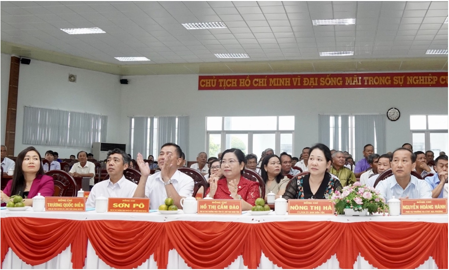 thu-truong-pho-chu-nhiem-nong-thi-ha-cung-lanh-dao-tinh-uy-hdnd-ubnd-tinh-soc-trang-da-den-tham-chuc-tet-chol-chnam-thmay-nam-2024-dong-bao-dan-toc-khmer-tai-huyen-chau-thanh..png