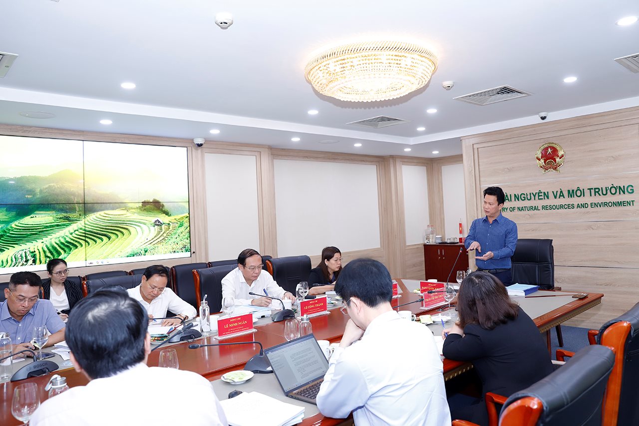 small_20240410-bcs-dang-nghe-bc-nghi-dinh-luat-dat-dai-3.jpg