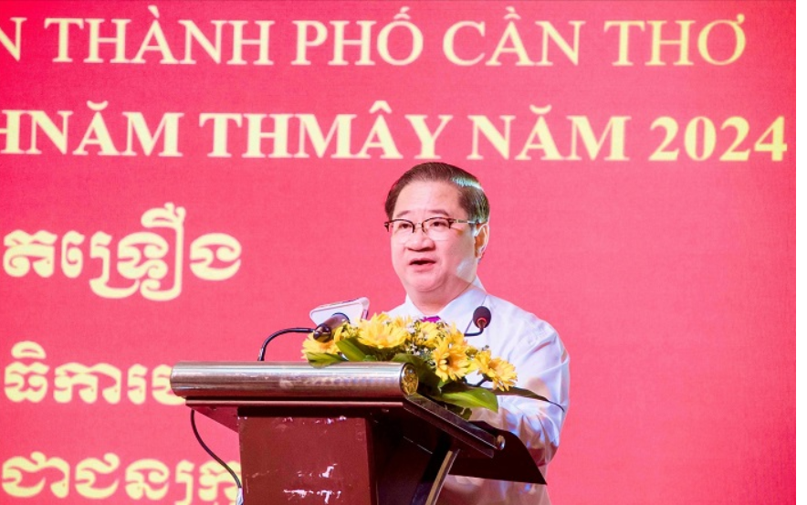3.-ong-tran-viet-truong-chu-tich-ubnd-tp.-can-tho-doc-thu-chuc-tet-chol-chnam-thmay-nam-2024.png