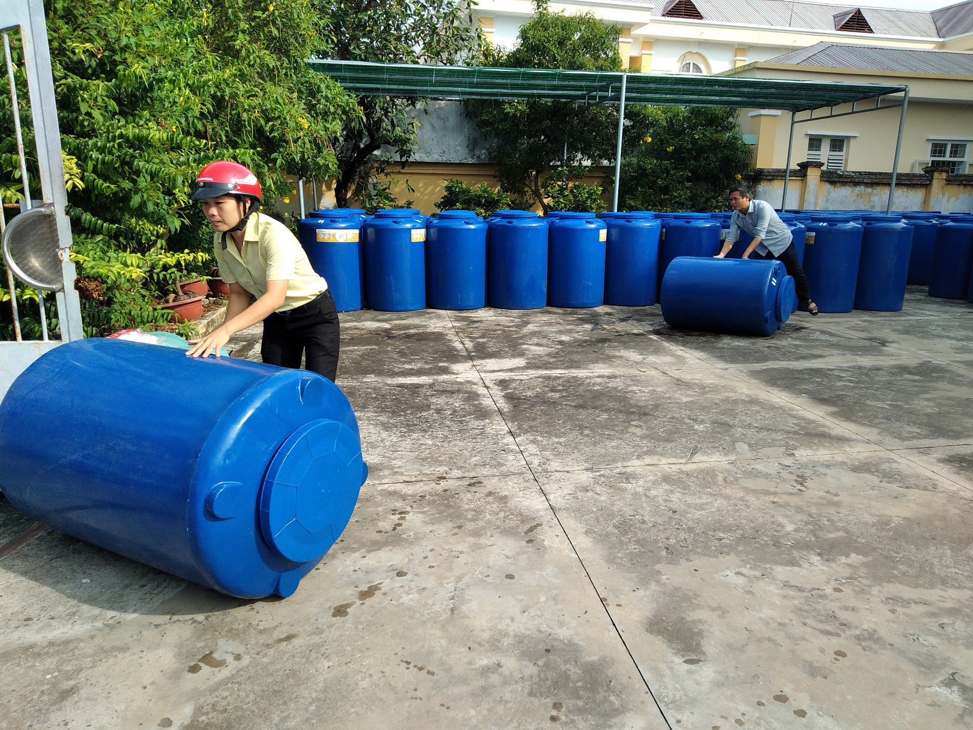 Không để người dân thiếu nước- Ảnh 2. Không để người dân thiếu nước- Ảnh 2.