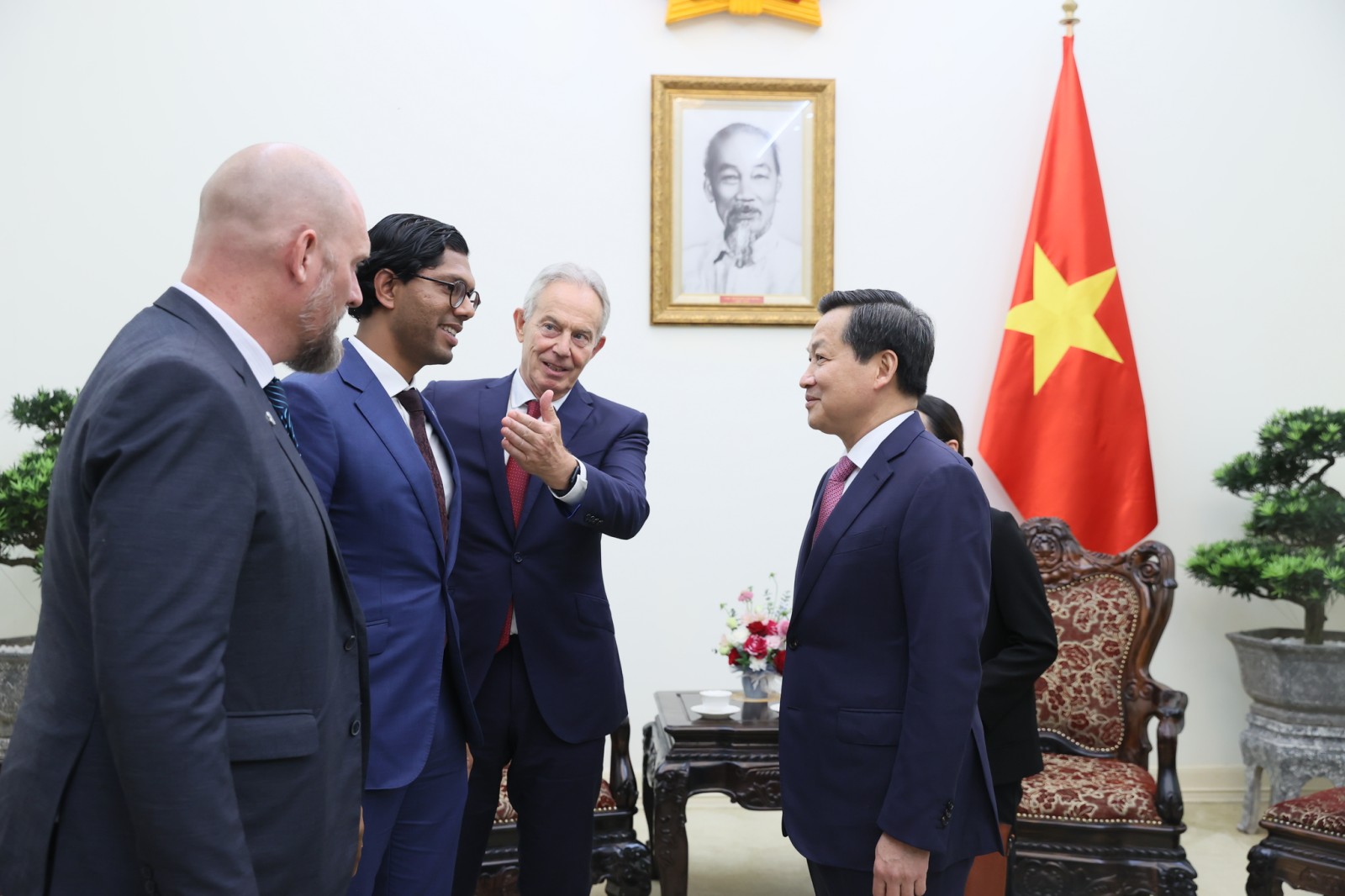 Phó Thủ tướng Lê Minh Khái tiếp cựu Thủ tướng Anh, Chủ tịch Viện TBI Tony Blair- Ảnh 3. Phó Thủ tướng Lê Minh Khái tiếp cựu Thủ tướng Anh, Chủ tịch Viện TBI Tony Blair- Ảnh 3.