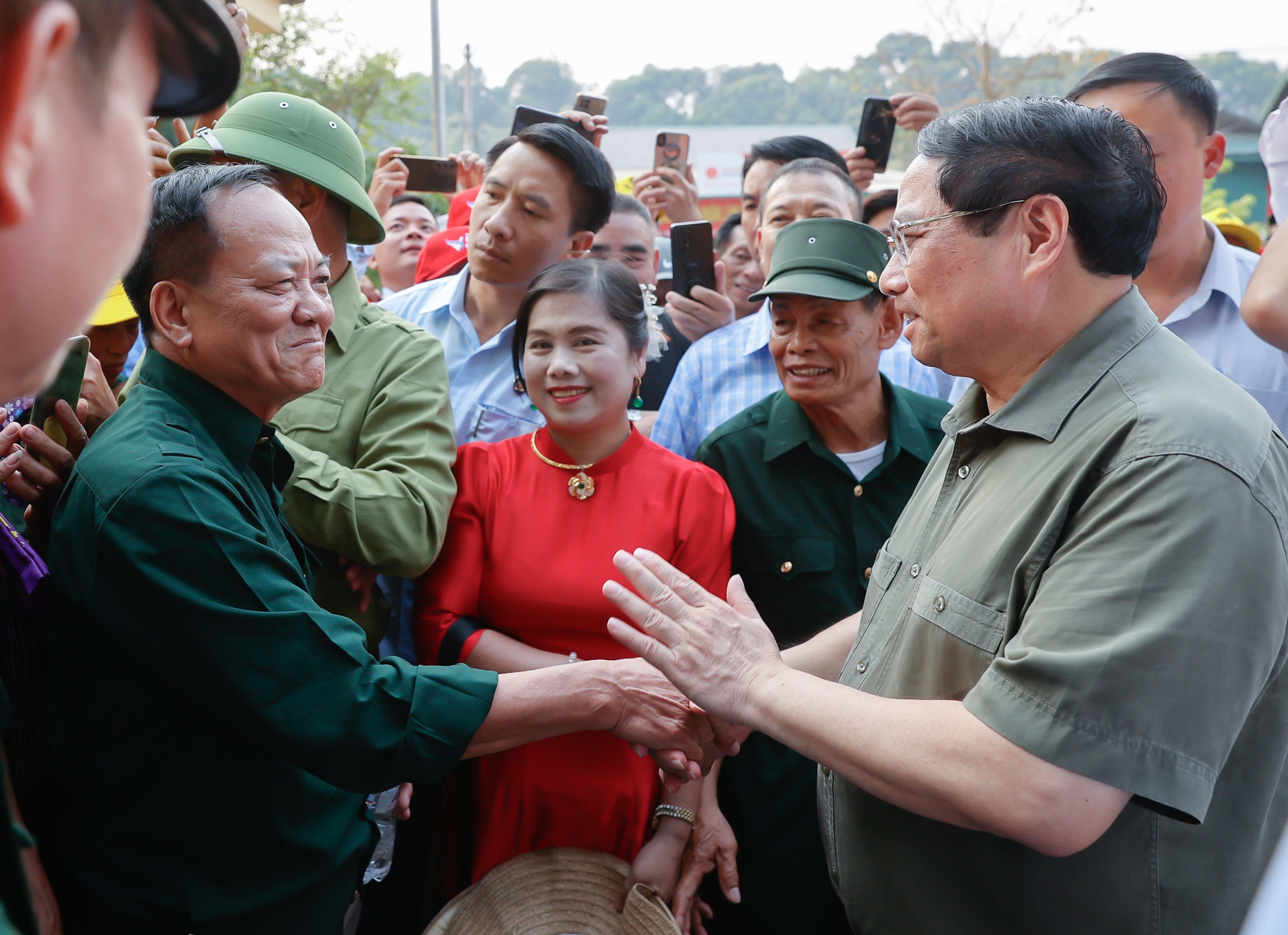 Thủ tướng Phạm Minh Chính dâng hương Đại tướng Võ Nguyên Giáp và tri ân những người làm nên Chiến thắng Điện Biên Phủ- Ảnh 5. Thủ tướng Phạm Minh Chính dâng hương Đại tướng Võ Nguyên Giáp và tri ân những người làm nên Chiến thắng Điện Biên Phủ- Ảnh 5.