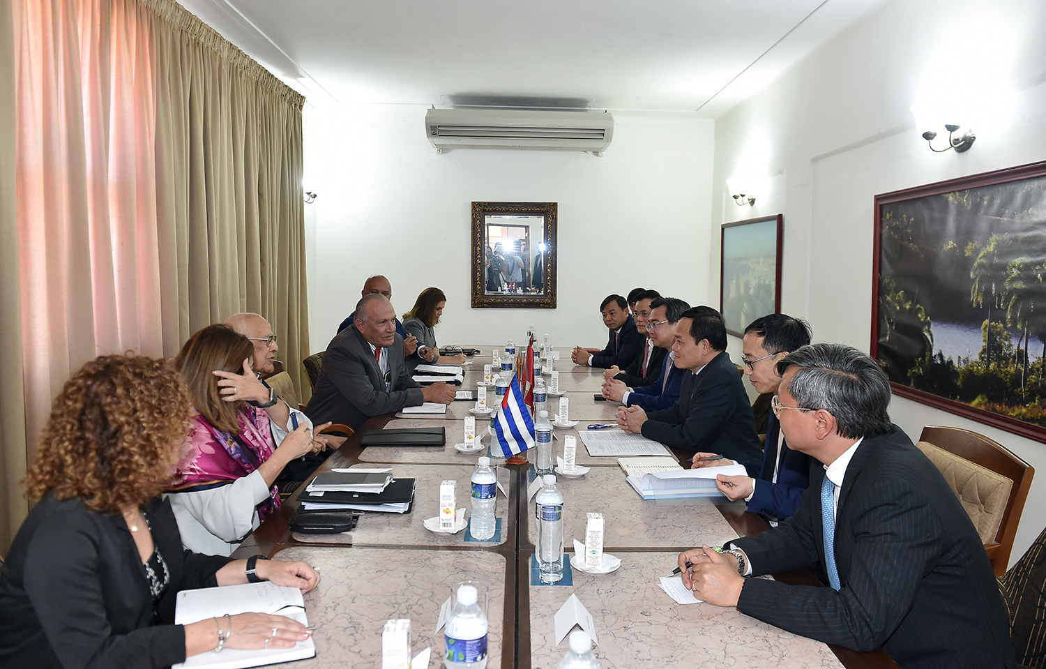 Việt Nam sẽ luôn sát cánh, đồng hành để giúp Cuba vượt khó- Ảnh 1. Việt Nam sẽ luôn sát cánh, đồng hành để giúp Cuba vượt khó- Ảnh 1.